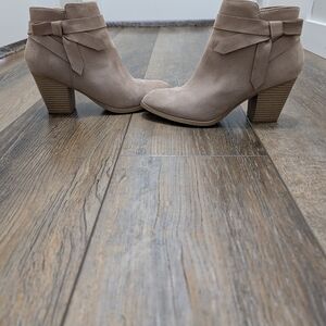 Cityclassified Tan Ankle Booties with Bow Accent